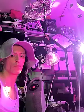 gurlnips online show from February 14, 9:16 am