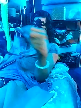 gurlnips online show from March 12, 11:59 am