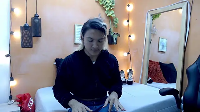 aslyhernandez 7 online show from January 2, 11:31 am