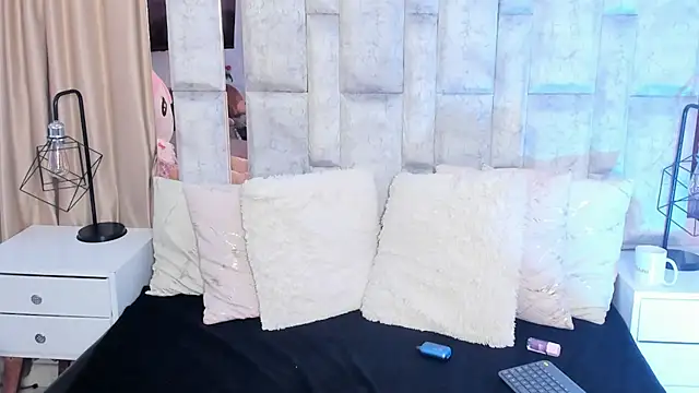 karol noa online show from September 10, 1:54 pm