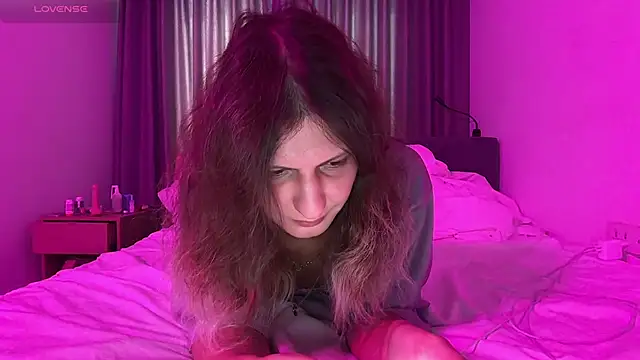 Alice Pinkhead online show from March 12, 8:30 am