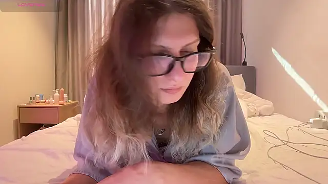 Alice Pinkhead online show from March 19, 9:42 am