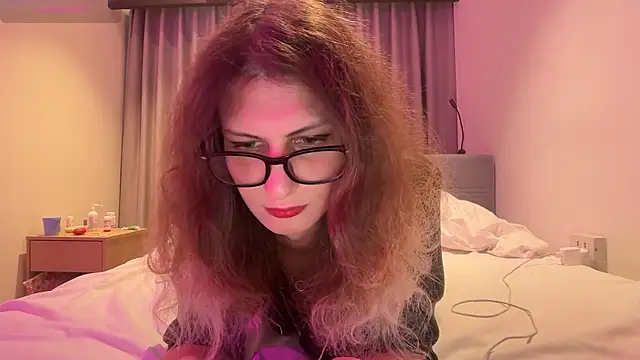 Alice Pinkhead online show from April 9, 8:09 am