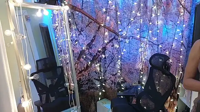 cunty tranny lydia online show from March 17, 3:53 am