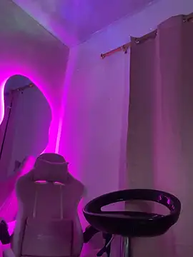 Fernanda bigcock online show from April 17, 10:00 pm