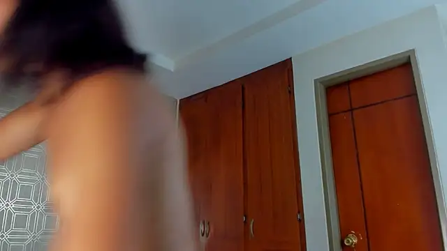 Snapshot of evelyn_wine chatting on January 12, 12:49 am evelyn wine online show from January 12, 12:49 am