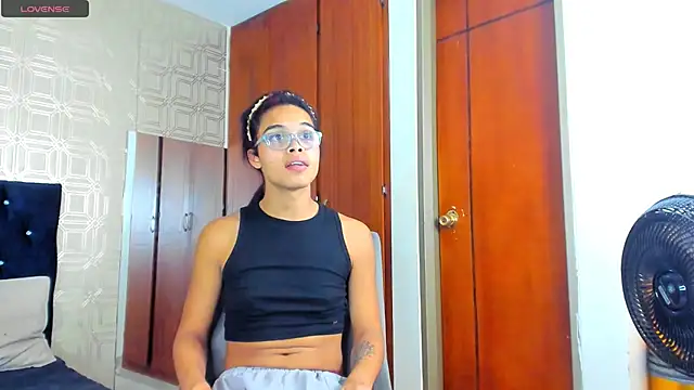 Snapshot of evelyn_wine chatting on March 8, 12:03 am evelyn wine online show from March 8, 12:03 am