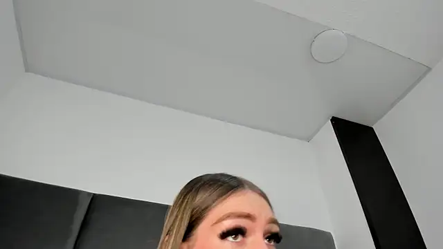 Lizz Luna online show from November 27, 7:49 pm