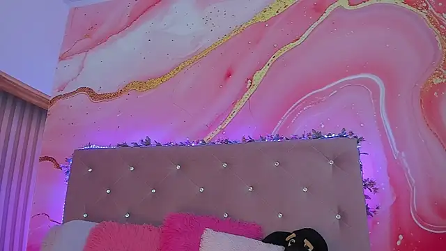 Daisy  rose online show from February 28, 11:03 am