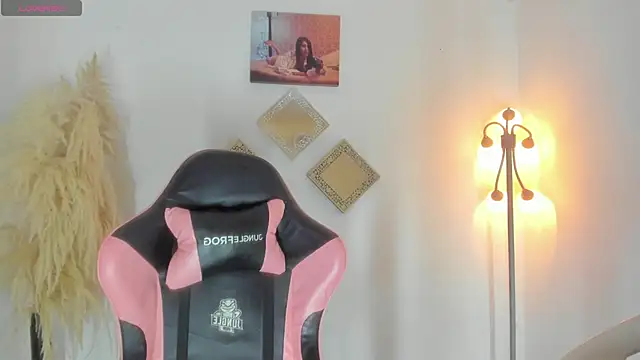 kattadoll online show from April 16, 9:50 pm