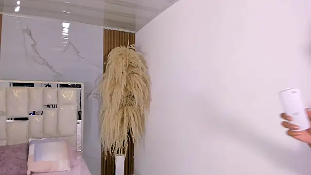 Keila Mendoza online show from March 11, 5:00 am