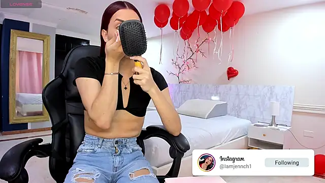 charolbruce 1 online show from June 17, 12:06 pm