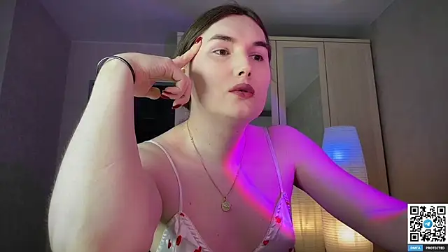 Maria Bowie online show from May 11, 2:00 pm