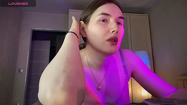 Maria Bowie online show from May 20, 9:26 am