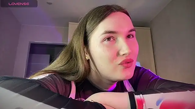 Maria Bowie online show from May 22, 9:27 am