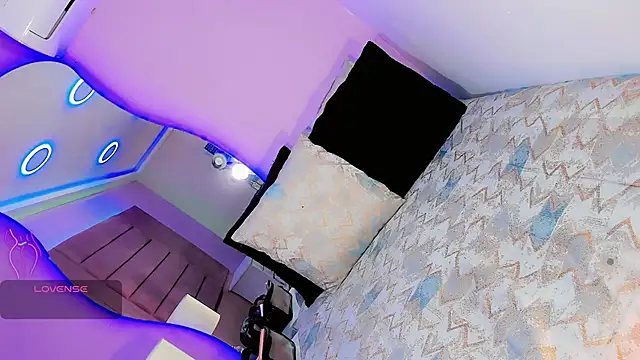 Shanelengel online show from March 6, 9:20 pm