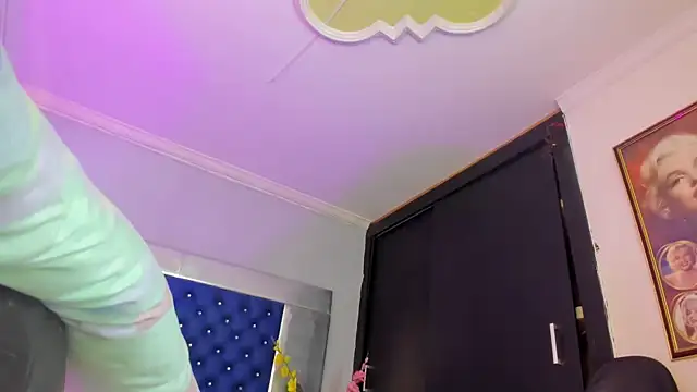 Eyleen Santos online show from July 13, 2:19 pm