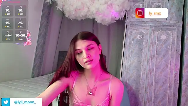 Snapshot of lylita2 chatting on December 18, 2:32 am lylita2 online show from December 18, 2:32 am