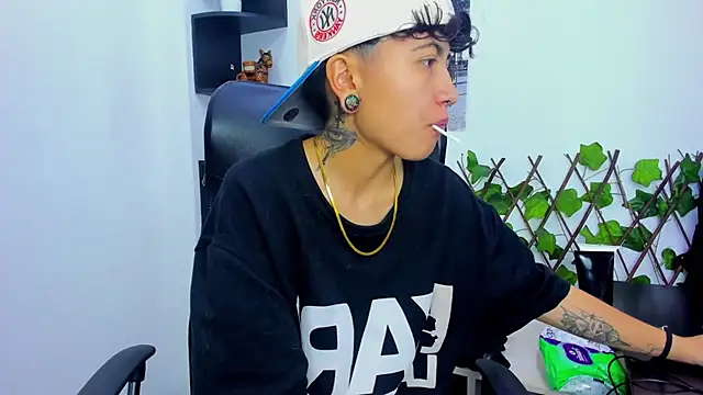 Im Mathias online show from November 8, 4:24 am