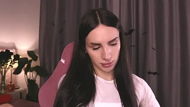 Kim Oberlin  online show from October 31, 11:20 am