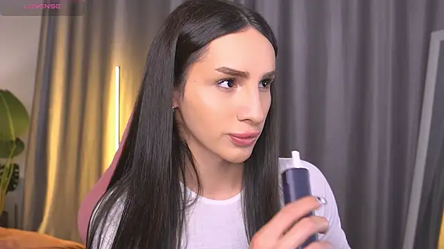 Kim Oberlin  online show from November 24, 3:58 pm