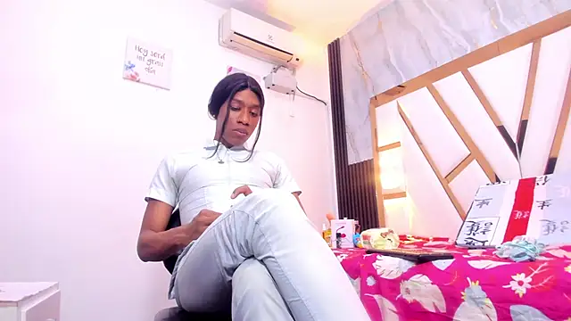 amber diior online show from September 18, 1:44 am