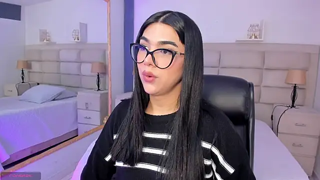 Snapshot of RoseCassie chatting on October 21, 1:56 pm RoseCassie online show from October 21, 1:56 pm