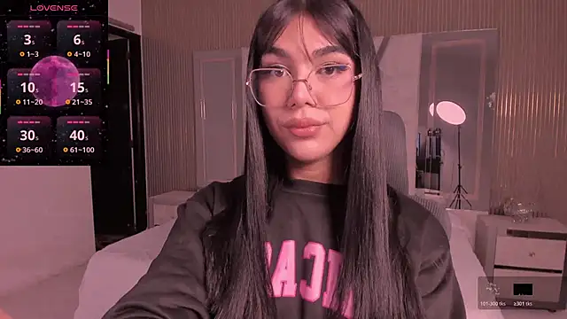 RoseCassie online show from November 5, 1:33 pm