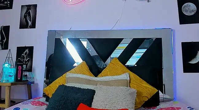 supradoll online show from March 5, 6:50 pm
