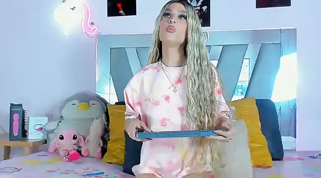 supradoll online show from March 18, 6:39 pm