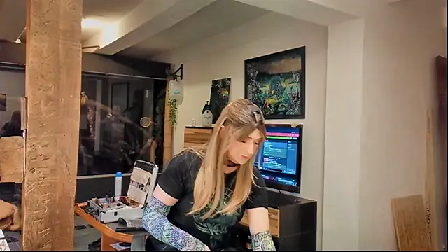 DYasmin69 online show from October 25, 10:05 pm