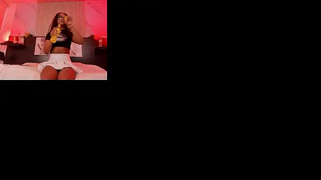 nahomy james25 online show from February 14, 10:38 pm