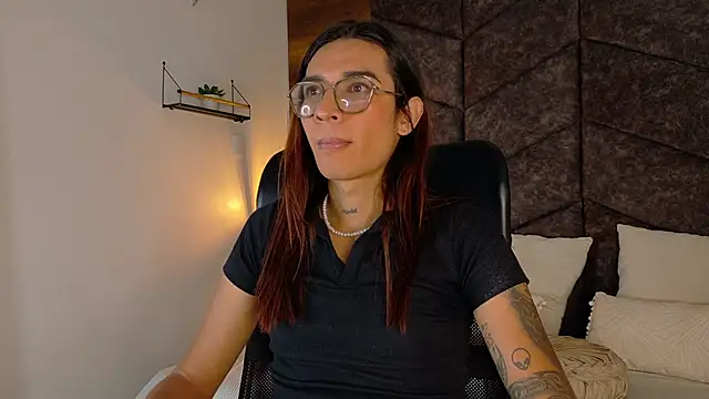 LauraaGomezz   online show from September 17, 7:30 pm