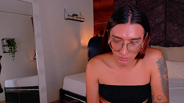 LauraaGomezz   online show from September 22, 7:30 pm