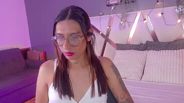 LauraaGomezz   online show from October 4, 7:58 pm