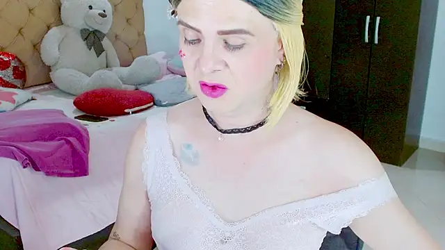 Dolldirtyxxx online show from July 8, 11:30 pm