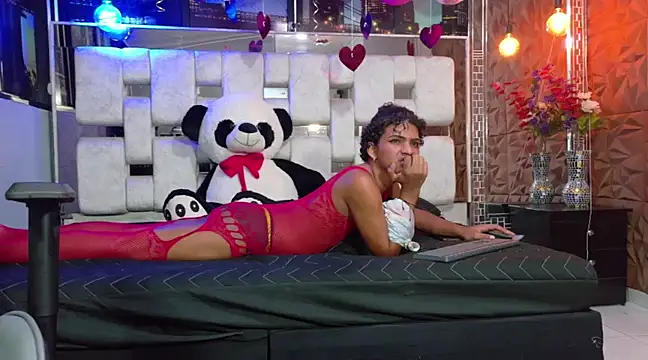 Isis Ponce online show from February 24, 1:10 pm