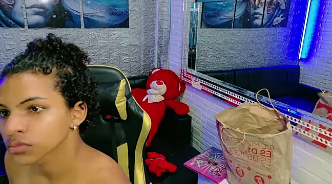 Isis Ponce online show from March 17, 2:57 am