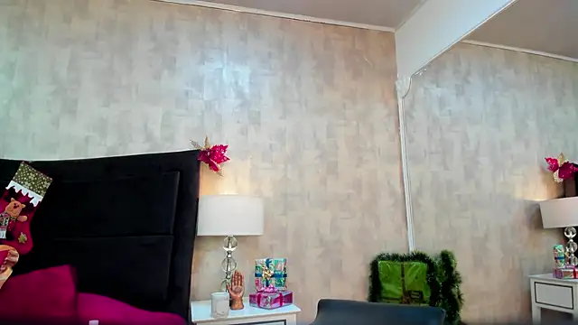 NahomyCarther online show from December 19, 4:40 am