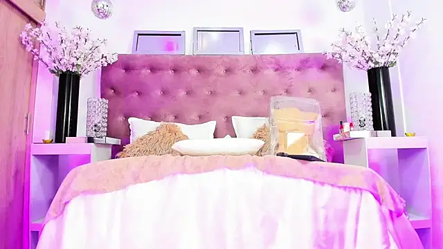 Snapshot of MaiaMadisson1 chatting on October 30, 3:16 am MaiaMadisson1 online show from October 30, 3:16 am