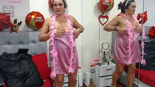 ScarlettGreen  online show from January 6, 5:39 pm