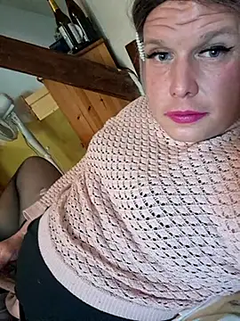 Snapshot of VanessaSissyGay chatting on October 31, 7:18 am VanessaSissyGay online show from October 31, 7:18 am