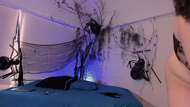 catleya noire online show from November 4, 8:30 pm