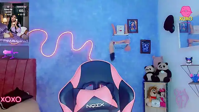 Aishasexy18 online show from December 3, 10:30 am