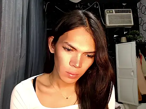 ladyhotcuming online show from June 16, 8:20 pm