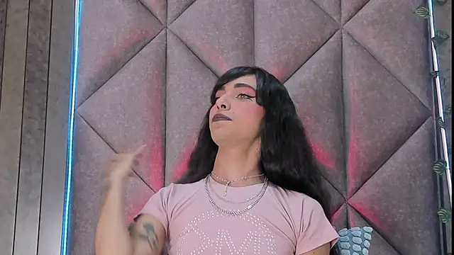 TiffValentinee  online show from October 25, 9:54 pm