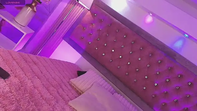 MylaDreams online show from July 19, 3:33 am