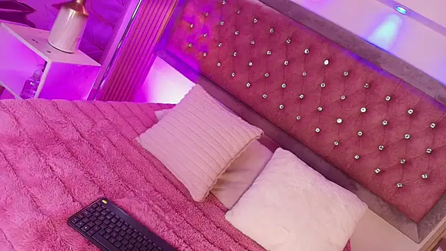 MylaDreams online show from July 28, 3:57 am