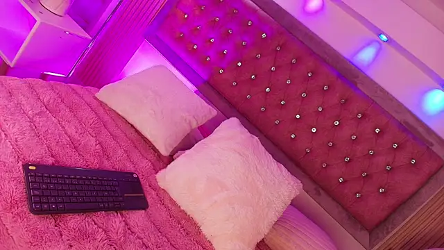 MylaDreams online show from July 30, 3:38 am