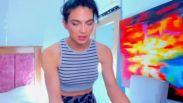 ISA BELLA VZL online show from July 5, 8:15 pm